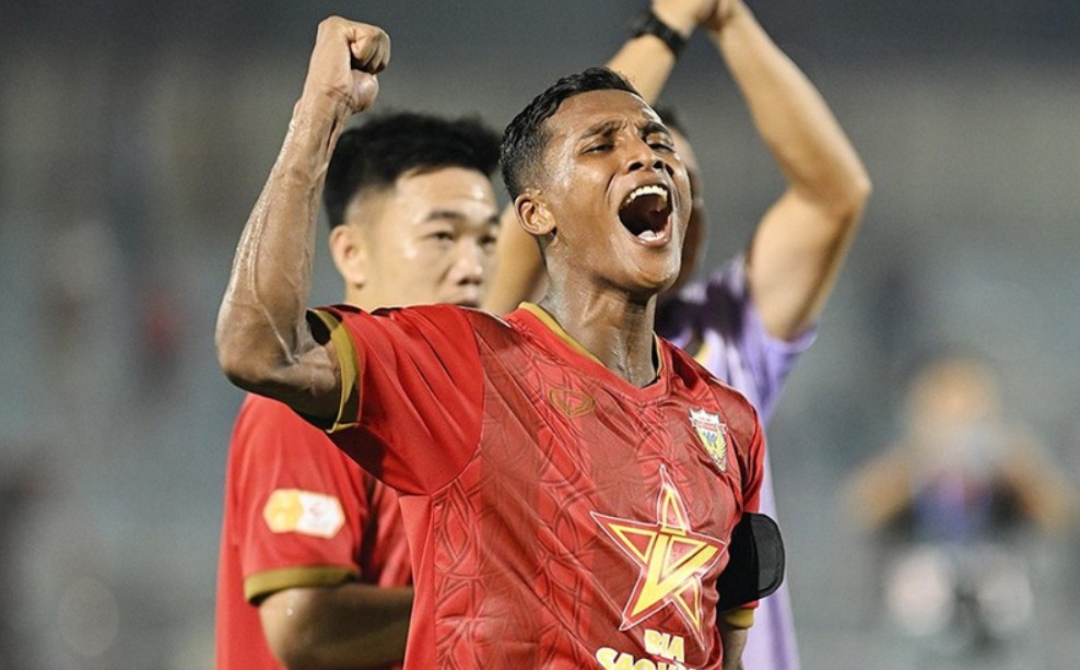 Tình Hình Chuyển Nhượng của Adou Minh