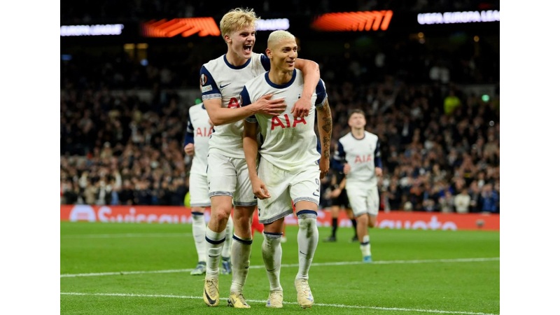 Đối đầu giữa A.Z. Alkmaar và Tottenham